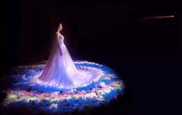 一套全息投影設(shè)備多少錢 一套全息投影設(shè)備多少錢